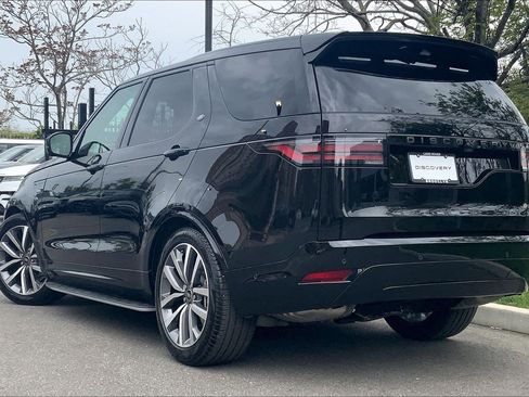 Certified 2025 Land Rover Discovery Dynamic SE AWD/4WD image 11