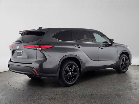 Used 2020 Toyota Highlander L FWD image 3