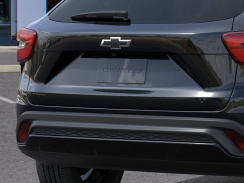 New 2026 Chevrolet Trax LT w/ Driver Confidence Package FWD image 14