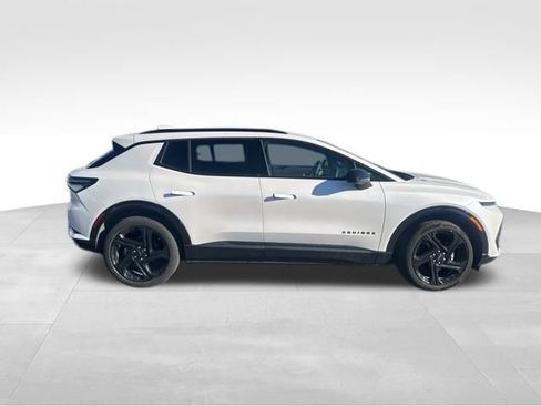 Used 2025 Chevrolet Equinox EV RS w/ Convenience Package II image 6