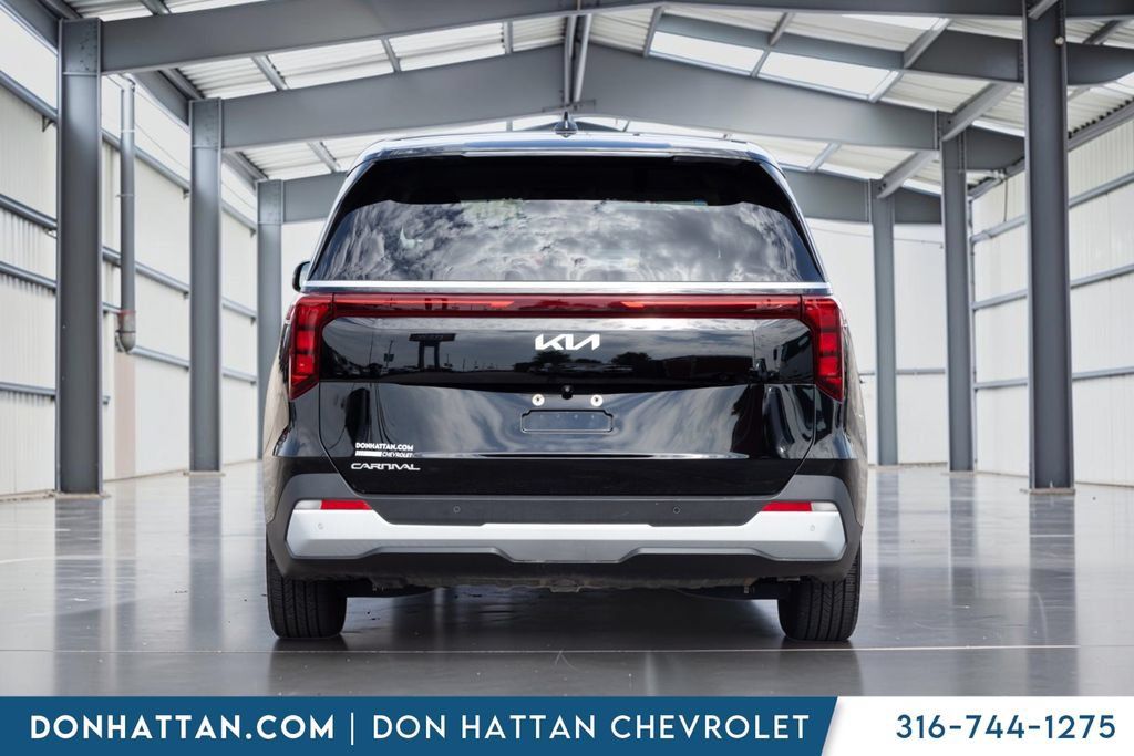 Used 2025 Kia Carnival FWD image 25