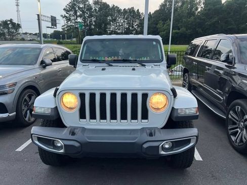 Used 2018 Jeep Wrangler Unlimited Sahara AWD/4WD image 3