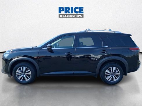 Used 2025 Nissan Pathfinder SL AWD/4WD image 9