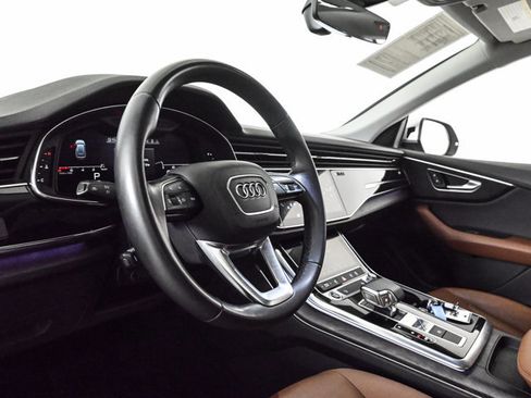Used 2022 Audi Q8 Premium image 10
