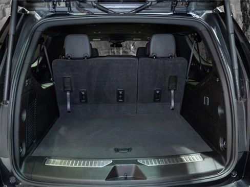 Used 2025 Chevrolet Suburban Z71 image 15