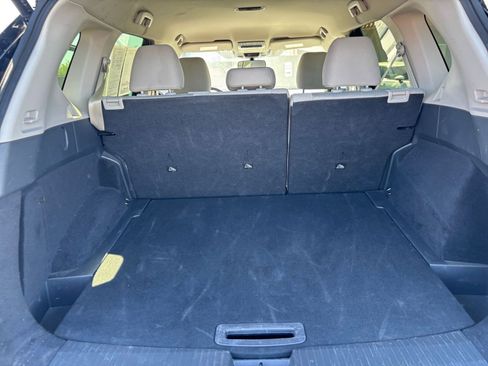 Used 2025 Nissan Rogue SV FWD image 33