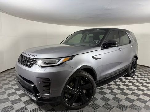 Certified 2025 Land Rover Discovery Dynamic SE image 1