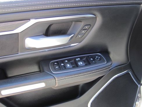Used 2024 RAM 1500 Laramie AWD/4WD image 15