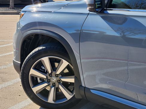 Used 2025 Honda Pilot Touring image 6