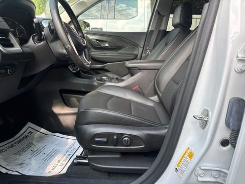 Used 2023 GMC Terrain SLT w/ Elevation Edition FWD image 9