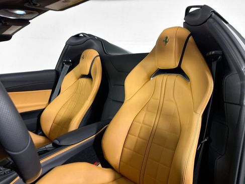 Used 2023 Ferrari 812 GTS RWD image 5
