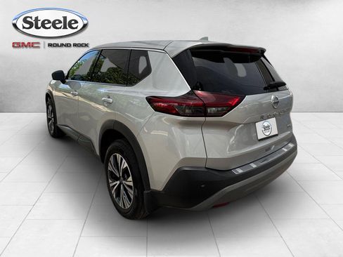 Used 2021 Nissan Rogue SV FWD image 3