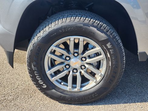 Used 2024 Chevrolet Colorado LT w/ LT Convenience Package II image 7