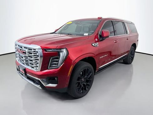 Used 2025 GMC Yukon XL Denali w/ Denali Reserve Package AWD/4WD image 3
