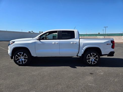 Used 2024 Chevrolet Colorado Z71 w/ Z71 Convenience Package 2 image 3
