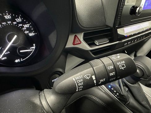 Used 2025 Toyota Sienna LE image 21