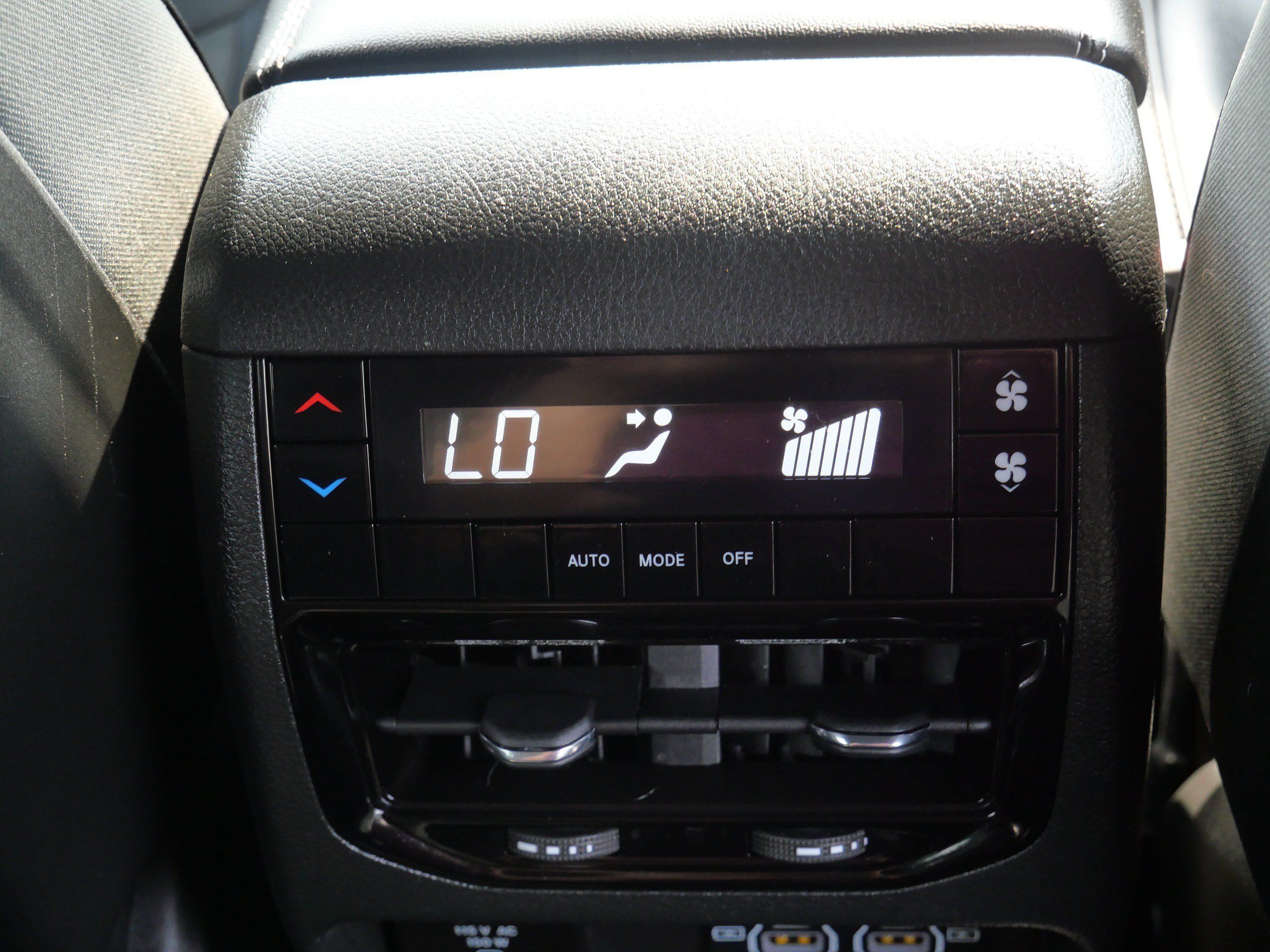 Used 2024 Jeep Grand Cherokee L Altitude AWD/4WD image 11