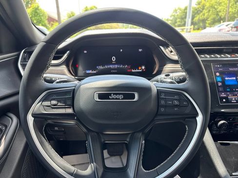 Used 2023 Jeep Grand Cherokee Altitude AWD/4WD image 16