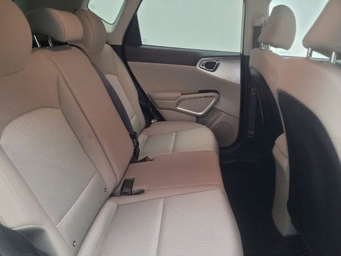 Used 2023 Kia Soul LX w/ LX Technology Package FWD image 19