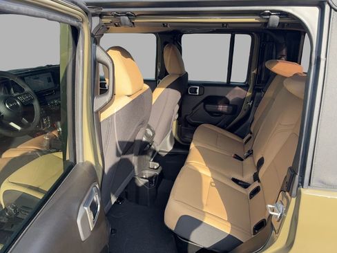 New 2026 Jeep Gladiator Willys AWD/4WD image 16