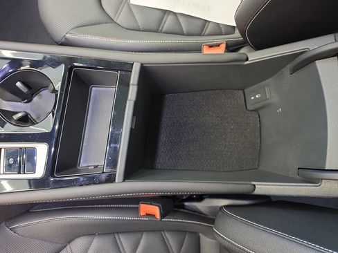 Used 2025 Volkswagen Atlas SE FWD image 33