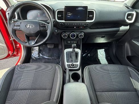 Used 2025 Hyundai Venue Limited FWD image 26