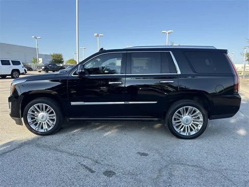 Used 2020 Cadillac Escalade Platinum image 2