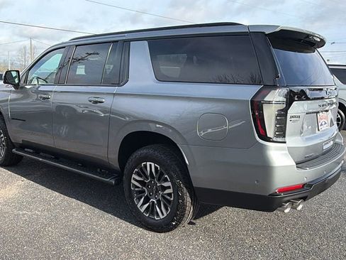 New 2026 Chevrolet Suburban Z71 w/ Comfort Package image 7