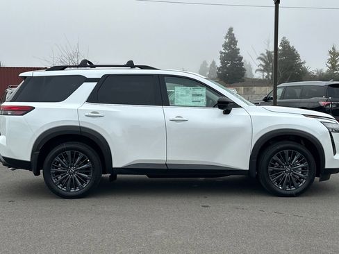 New 2026 Nissan Pathfinder SL AWD/4WD image 3