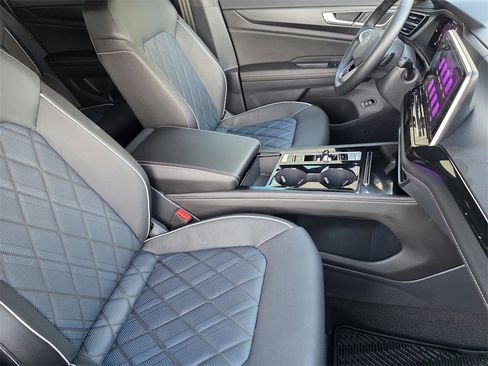 Used 2025 Volkswagen Atlas Cross Sport SEL Premium R-Line image 13