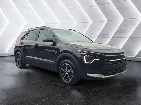 Used 2025 Kia Niro EX FWD image 7