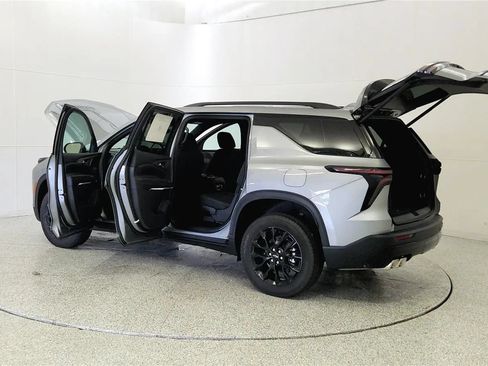 New 2026 Chevrolet Traverse LT w/ Midnight/Sport Edition AWD/4WD image 11