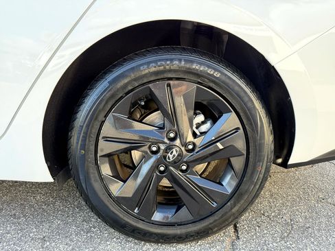 Used 2022 Hyundai Elantra SEL w/ Winter Weather Package image 45