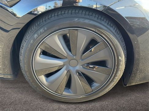 Used 2021 Tesla Model S Plaid image 7