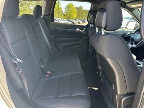 Used 2021 Jeep Grand Cherokee Laredo AWD/4WD image 15