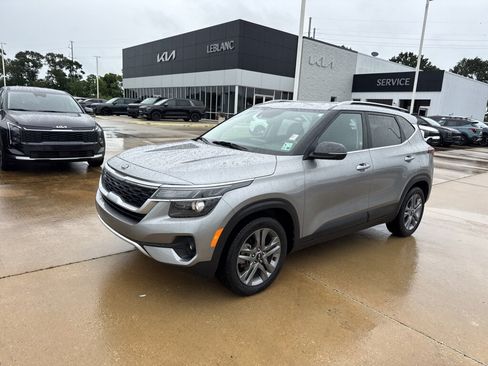 Certified 2021 Kia Seltos S FWD image 2
