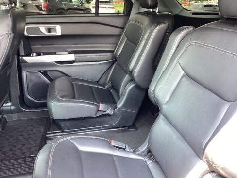 Used 2023 Ford Explorer XLT w/ Equipment Group 202A AWD/4WD image 13