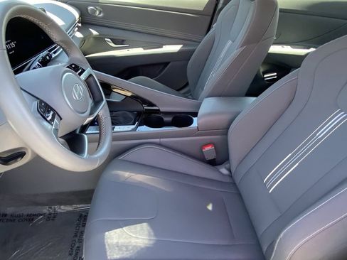 Used 2025 Hyundai Elantra SEL FWD image 22