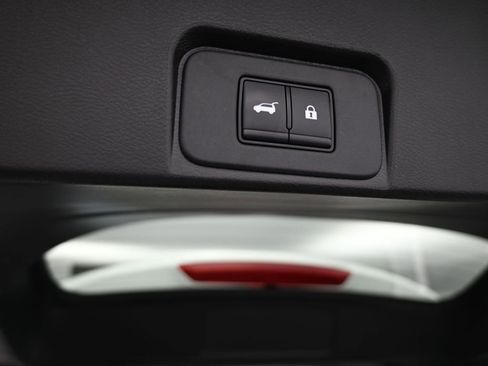 Used 2024 Nissan Rogue SV image 40