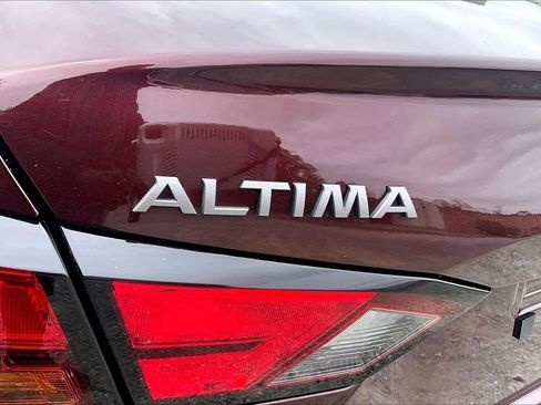 Used 2024 Nissan Altima 2.5 SV FWD image 10