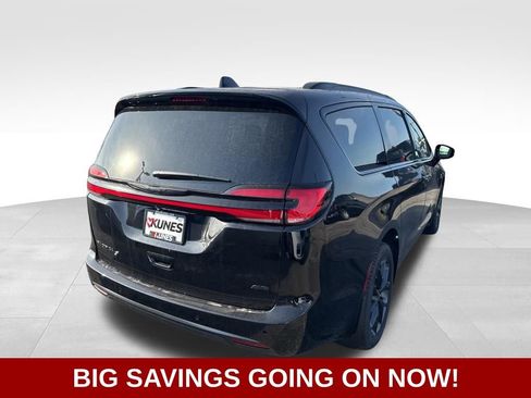 New 2026 Chrysler Pacifica Select w/ S Appearance Package AWD/4WD image 3