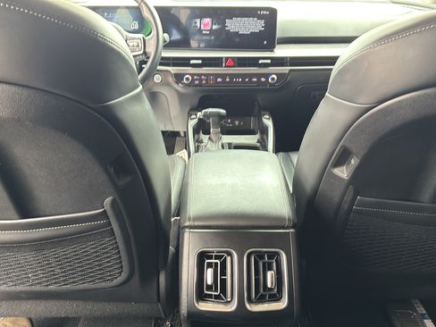 Used 2024 Kia Sorento S FWD image 17