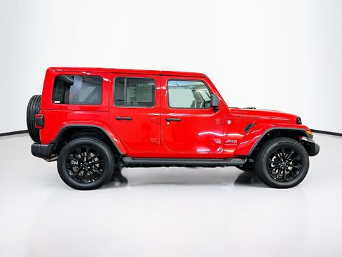 Used 2025 Jeep Wrangler Unlimited Sahara AWD/4WD image 10