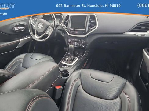 Used 2017 Jeep Cherokee Trailhawk image 18