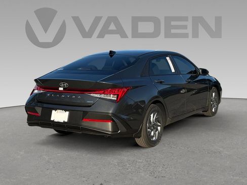 New 2026 Hyundai Elantra Blue image 18