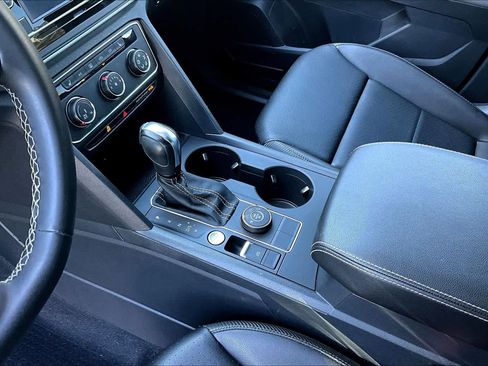 Used 2023 Volkswagen Atlas Cross Sport SE image 16