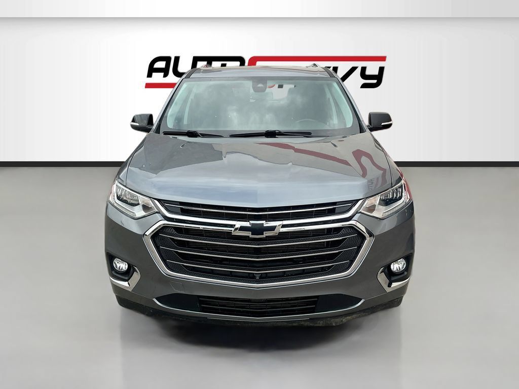 Used 2021 Chevrolet Traverse Premier w/ LPO, Blackout Package AWD/4WD image 2