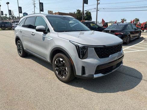 Certified 2025 Kia Sorento S w/ Panoramic Sunroof Package AWD/4WD image 1