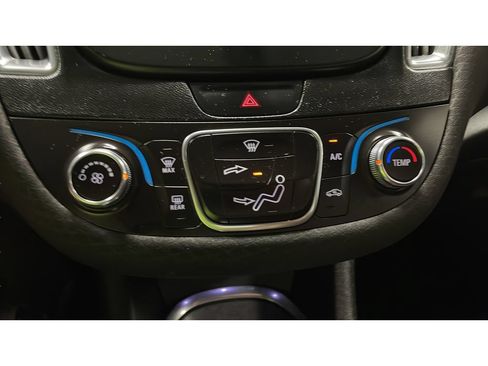 Used 2017 Chevrolet Malibu LT FWD image 14