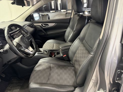 Used 2020 Nissan Rogue Sport SV w/ Technology Package image 8